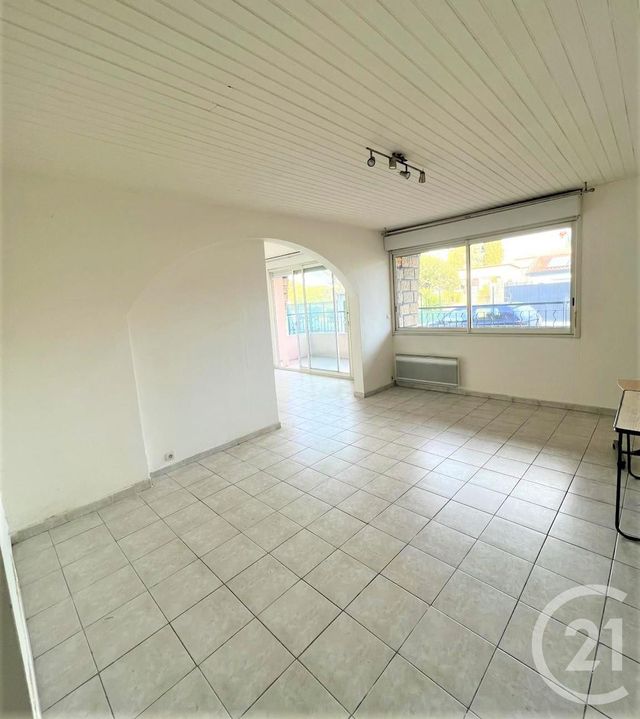 Appartement F2 à vendre - 4 pièces - 75.9 m2 - VAUVERT - 30 - LANGUEDOC-ROUSSILLON - Century 21 Petite Camargue
