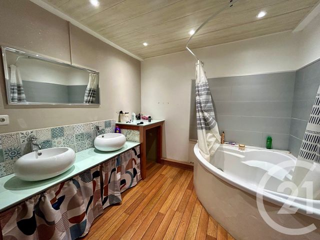 Appartement F4 à vendre - 4 pièces - 108.89 m2 - AIMARGUES - 30 - LANGUEDOC-ROUSSILLON - Century 21 Petite Camargue